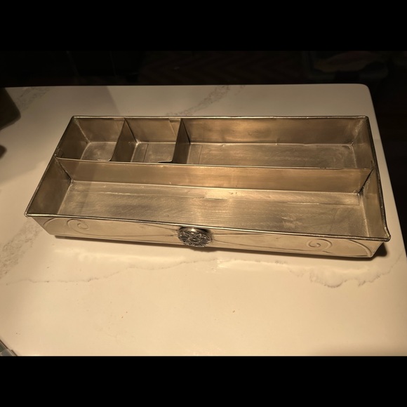 Metal organizer with four compartments - Picture 2 of 11